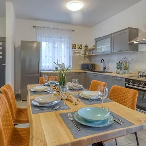 https://mario-ana-house.in-istria.net